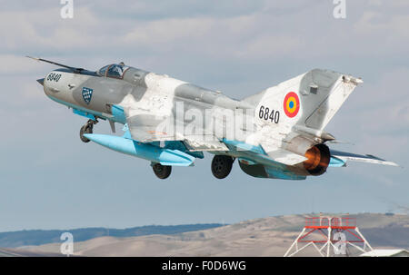 Une force aérienne roumaine MiG-21C qui a décollé de la Base Aérienne de Camp Turzii, Roumanie. Banque D'Images