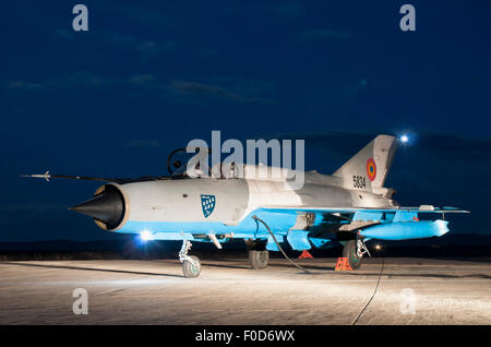 Une force aérienne roumaine MiG-21C attribuée à Escadrilla Aviatie Lupta 711 au Camp Turzii Air Base, la Roumanie. Banque D'Images