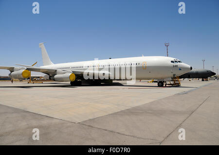 Un Boeing 707 de la Force aérienne israélienne Re'em tanker sur la piste à la base aérienne de Nevatim, Israël. Banque D'Images