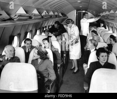 Transport / transport, aviation, avions passagers, Lockheed L-649 'Constellation', prédécesseur de la Super Constellation, intérieur, passagers sur les sièges, hôtesse, steward, fin des années 1940, , droits additionnels-Clearences-non disponible Banque D'Images