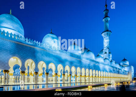 La Mosquée Sheikh Zayed, Abu Dhabi, Émirats Arabes Unis Banque D'Images