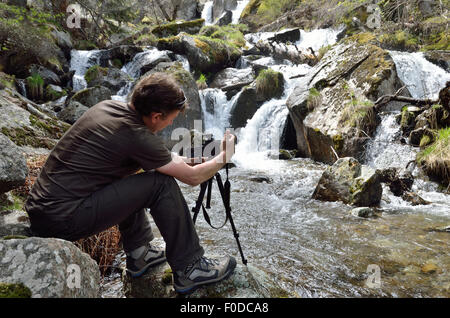 Photographiant au printemps Pyrénées Banque D'Images