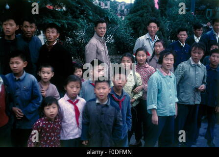 People, ethnologie, groupes, Chine, groupe de visiteurs aux tombeaux de Ming, Nanjing, octobre 1965, droits additionnels-Clearences-non disponible Banque D'Images