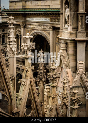 Vue de la galerie Vittorio Emanuele ll à partir du toit de la cathédrale de Milan. Banque D'Images