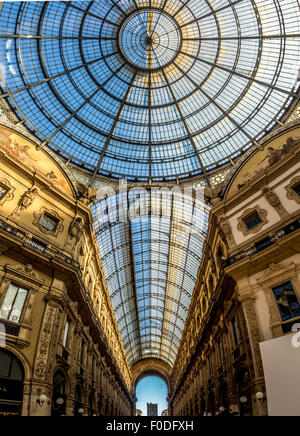 Toit en verre de la Galleria Vittorio Emanuele II. Banque D'Images