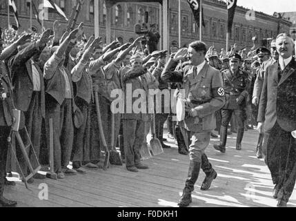 Hitler, Adolf, 20.4.1889 - 30.4.1945, politicien allemand (NSDAP), Chancelier du Reich 30.1.1933 - 30.4.1945, avec Président de la Reichsbank Hjalmar Schacht, pose de la pierre d'angle du nouveau bâtiment Reichsbank, Werderscher Markt, Berlin, 5.5.1934, Banque D'Images