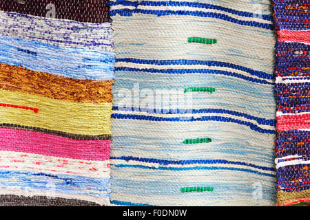 Des tapis colorés pris libre comme motif de fond. Banque D'Images