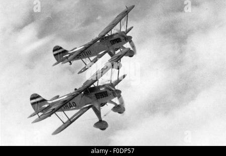 Nazisme / National socialisme, militaire, Luftwaffe (force aérienne allemande), avions d'attaque terrestre Henschel HS 123, 1935 / 1936, force aérienne, Wehrmacht, forces armées, avion, avion, avion, avions, avions, avions, avions, avions, avions, avions de guerre, avions tactiques, avions terrestres, bi-avions, années 1930, biavions, biavions, biavions, biavions, biplans, Reich, 19th, 19th, Allemagne, 19th, 19th, 19th, 19th, 19th, 19th, 19th, 19th, 19th Historique, droits supplémentaires-Clearences-non disponible Banque D'Images