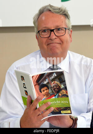 Dresde, Allemagne. Août 13, 2015. Le Auslaenderbeauftragte (Commissaire aux étrangers) de Saxe, Geert Mackenroth (CDU), présente le rapport annuel pour 2014 lors d'une conférence de presse à Dresde, Allemagne, 13 août 2015. PHOTO : MATTHIAS HIEKEL/DPA/Alamy Live News Banque D'Images