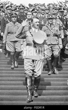 Hitler, Adolf, 20.4.1889 - 30.4.1945, politicien allemand (NSDAP), Chancelier du Reich 30.1.1933 - 30.4.1945, pendant l'appel nominal du Reichsarbeitsdienst (Service du travail Reich), champ Zeppelin, 'Reichsparteitag der Freiheit', Nuremberg, 10. - 16.9.1935, derrière lui Rudolf Hess et Konstantin Hierl, Banque D'Images