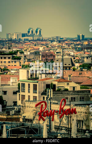 Vue depuis le toit de la cathédrale de Milan. Milan. Italie Banque D'Images