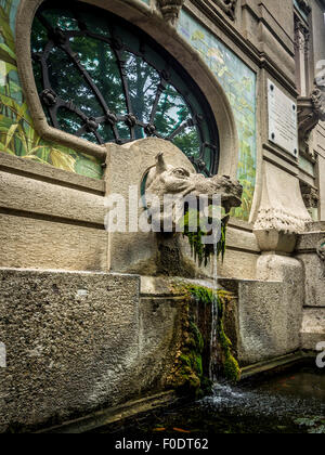 L'eau d'hippopotame à l'aquarium de Milan (l'Acquario civico} dans le parc Sempione Milan. Banque D'Images