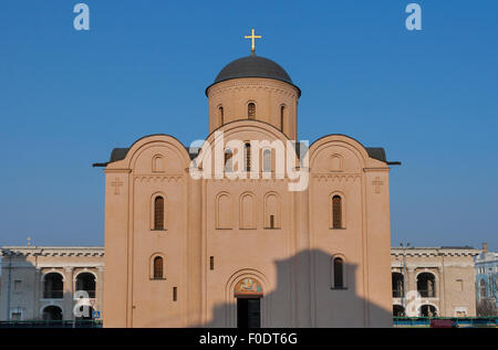 De l'église Assomption de la Vierge Pirogoscha, orthodoxe, l'église en pierre construite à Kiev Podil, quartier près de la place du marché Banque D'Images