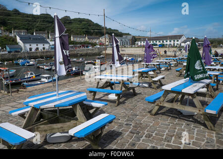 Une ville de Porthleven et petit port de pêche près de Helston Cornwall england UK Banque D'Images