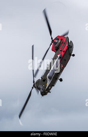 HC4 Boeing Chinook de la Royal Air Force au-dessus de la scène le ciel de Blackpool. Banque D'Images