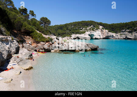 Cala Mitjana, près de Cala Galdana, côte sud-ouest, Minorque, Iles Baléares, Espagne, Europe Banque D'Images