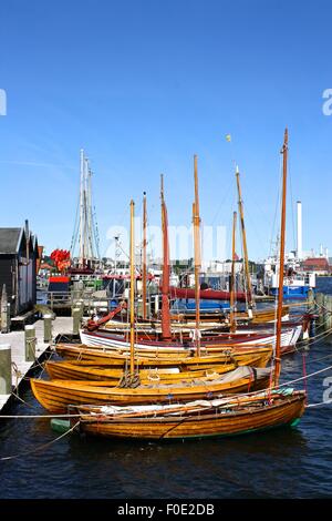 La navigation de plaisance, voiliers, bateaux en bois, marina, Flensburg, Allemagne, mer de l'Est, belle journée, voiliers classiques Banque D'Images