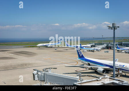 Les avions à l'aéroport de Haneda au Japon Banque D'Images