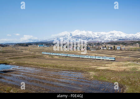 Montagnes couvertes de neige dans la région de Myoko, Niigata, Japon Banque D'Images