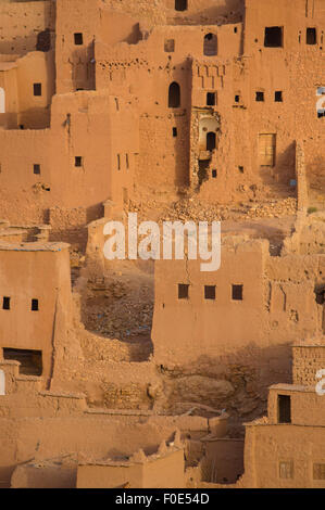 Aït-ben-Haddou est une ville fortifiée, ou ksar, le long de l'ancienne route des caravanes entre le Sahara et Marrakech. Banque D'Images