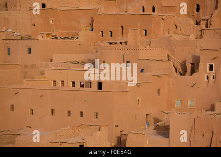 Aït-ben-Haddou est une ville fortifiée, ou ksar, le long de l'ancienne route des caravanes entre le Sahara et Marrakech. Banque D'Images