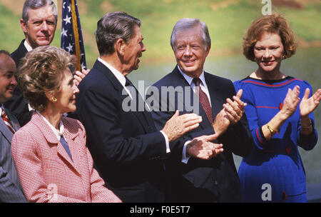 8 mars 2009 - Atlanta, Georgie, USA - Présidents Jimmy Carter et Ronald Reagan et leurs femmes - Nancy Reagan et Rosalynn Carter à l'inauguration de la Bibliothèque présidentielle Carter à Atlanta, Géorgie le 1 octobre 1986. (Crédit Image : © Ken Hawkins via Zuma sur le fil) Banque D'Images