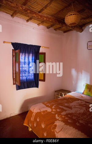 Chambre marocaine authentique dans maison traditionnelle au Maroc Banque D'Images