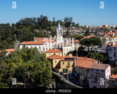 SINTRA, PORTUGAL - 07 MARS 2015 : vue sur Sintra, Portugal avec l'hôtel de ville dans le centre Banque D'Images