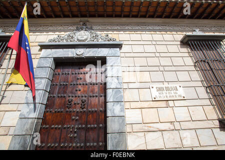 Maison de naissance de Simon Bolivar. Les expositions du musée : armes période, bannières et uniformes. Banque D'Images