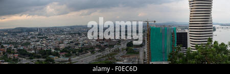 Photo panoramique de la ville de Guayaquil au coucher du soleil, de l'Equateur 2015. Banque D'Images