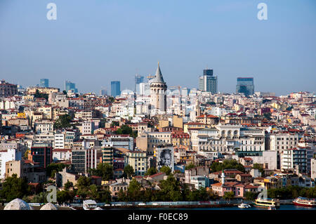 Quartier de Beyoglu architecture historique et monument médiéval la tour de Galata à Istanbul, Turquie Banque D'Images