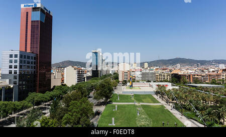 Parc Joan Miró et le paysage urbain de Barcelone. La Catalogne, Espagne. Banque D'Images