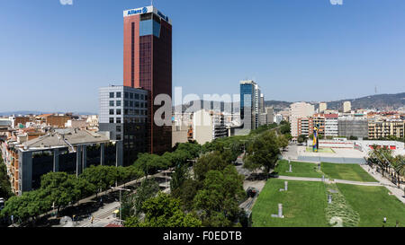 Parc Joan Miró et le paysage urbain de Barcelone. La Catalogne, Espagne. Banque D'Images