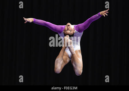 Indianapolis, Indiana, USA. Août 13, 2015. L'olympienne KYLA ROSS a participé à la première journée de compétition à la P et G 2015 Championnats de gymnastique, la finition d'une décevante douzième. Credit : Amy Sanderson/ZUMA/Alamy Fil Live News Banque D'Images