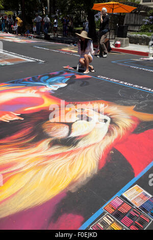 Artiste au travail à la peinture de rue Italien, San Rafael, Californie, USA Banque D'Images