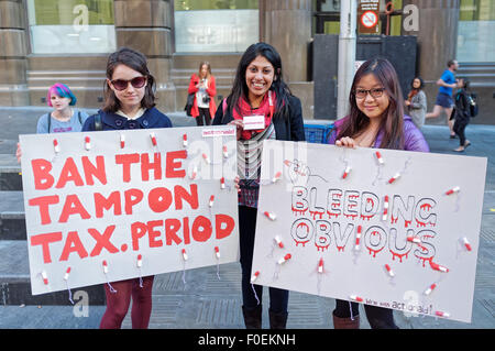 Sydney, Australie - le 14 août 2015 : Cesser d'imposer ma période' rallyes auront lieu à Hobart, Sydney, Melbourne, Canberra et Sydney 'Stop à imposer mes règles !" Pétition en ligne à réduire la taxe de vente de tampons, de l'Australie a attiré l'attention de l'Australie est trésorier fédéral au cours d'un débat télévisé. Credit : MediaServicesAP/Alamy Live News Banque D'Images