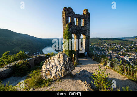 Les ruines du château de Grevenburg de Traben-Trarbach, surplombant la vallée de la Moselle, Rhénanie-Palatinat, Allemagne Banque D'Images