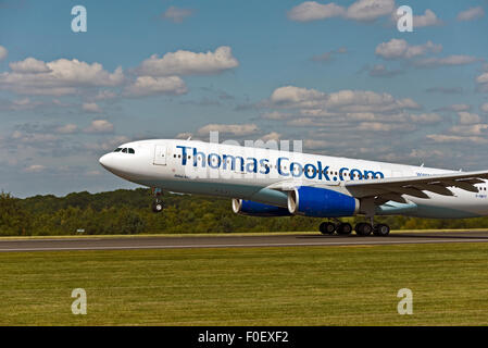 Thomas Cook Airbus A330 G-OMYT Manchester Airport England Uk Banque D'Images