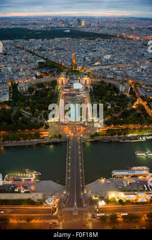 Vue de la Tour Eiffel au Palais de Chaillot à Paris Banque D'Images