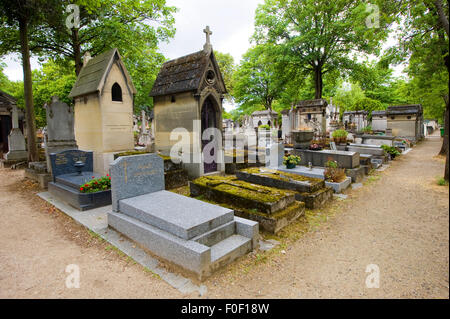 Tombes et monuments de Pere Lachaise cemetery à Paris en France, beaucoup de gens célèbres sont enterrés ici Banque D'Images
