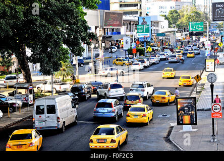 Scène de rue via Espana Panama city Panama République Amérique Centrale Banque D'Images