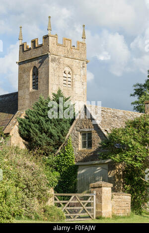 Église St James' dans le village de Cotswold Cutsdean, Gloucestershire, England, UK Banque D'Images