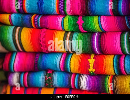 Couvertures maya créations textiles sur le marché de Chichicastenango au Guatemala Banque D'Images