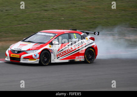 Matt Neal au Southbank dans la course de Yuasa Honda Civic Type R BTCC Brands Hatch Banque D'Images