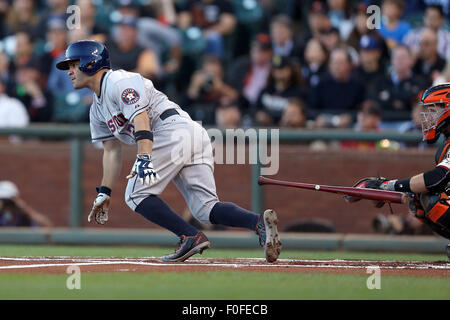 José Altuve des Astros de Houston pendant une partie de baseball MLB entre les Giants de San Francisco et les Astros de Houston à AT&T Park à San Francisco, CA le 11 août 2015.Daniel Gluskoter/CSM Banque D'Images