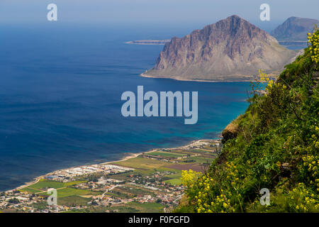 Vue sur réserve naturelle de Monte Cofano naturelle Orientata près de Erice Trapani (Sicile, Italie) Banque D'Images