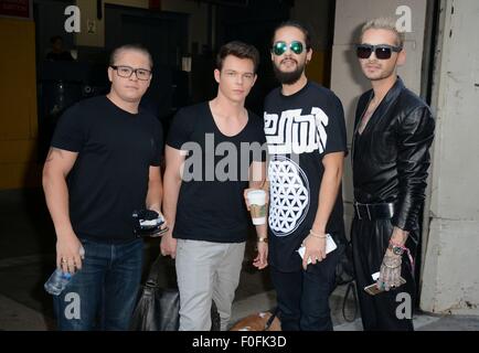 New York, NY, USA. Août 14, 2015. Tokio Hotel : Gustav Scha ?fer, Georg Listing, Tom Kaulitz, Bill Kaulitz dehors et environ pour la célébrité Candids - FRI, New York, NY, le 14 août 2015. Credit : Derek Storm/Everett Collection/Alamy Live News Banque D'Images