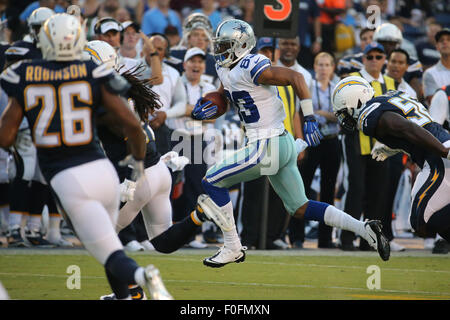 San Diego, CA, c.-à-d. USA. Août 13, 2015. 13 août 2015 : le receveur Dallas Cowboys Terrance Williams # 83 se déclenche sur un jeu dans le jeu entre les Cowboys de Dallas à San Diego Chargers, match pré-saison 1, du Qualcomm Stadium, San Diego, CA. Photographe : Peter Renner and Co/ ZUMA Fils © Peter Renner and Co/ZUMA/Alamy Fil Live News Banque D'Images