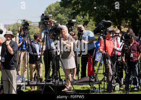 De nouvelles caméras de télévision pour la configuration de l'événement en plein air - Washington, DC USA Banque D'Images