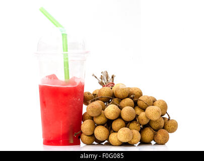 Longan, jus de pastèque sur tableau blanc. Banque D'Images